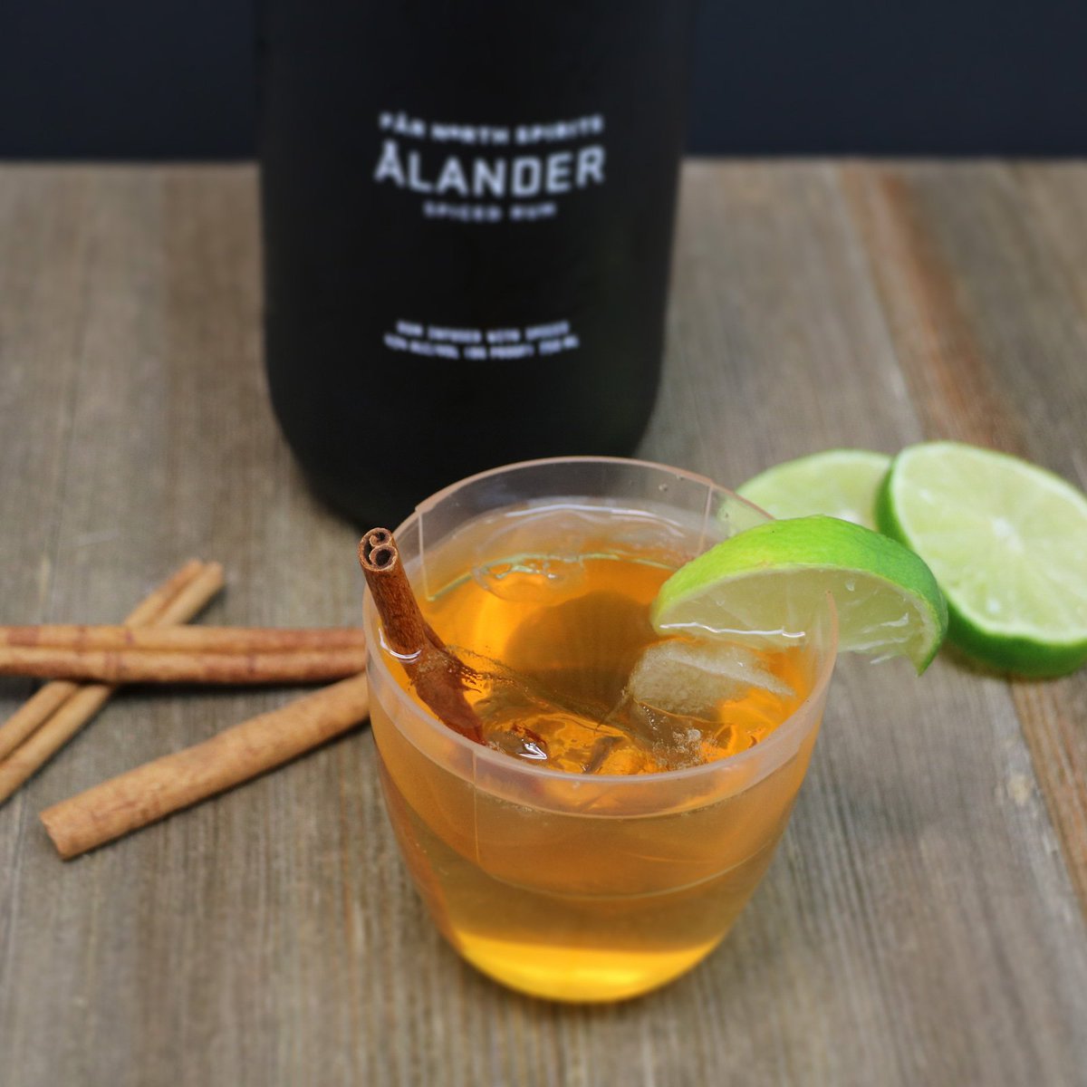 It's #NationalRumDay! Here's how you make a simple &amp; delicious <a href="/FarNorthSpirits/">Far North Spirits</a> spiced rum &amp; cider: selfeco.com/rum