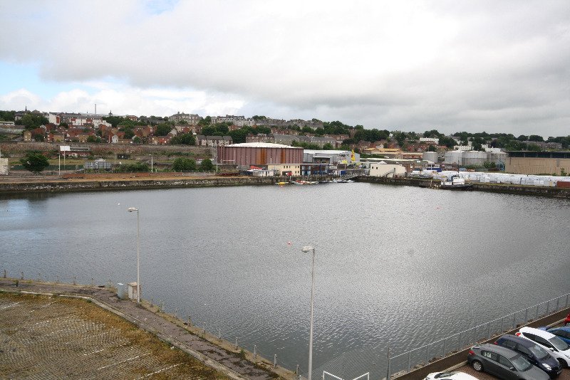 SutherlandManag's tweet image. This bright and spacious 3-bed flat at City Quay, Dundee is available now! sutherlandmanagement.co.uk/properties/sou…