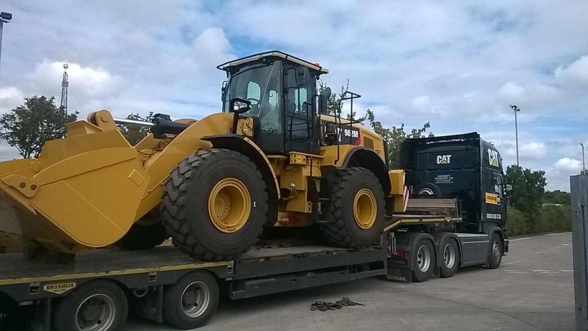DarrenBodio's tweet photo. 1st of 3 CAT 962M for @Mobrienplant leaving the depot today @FinningNews that new machine glow! https://t.co/ZiDZjMLZm7