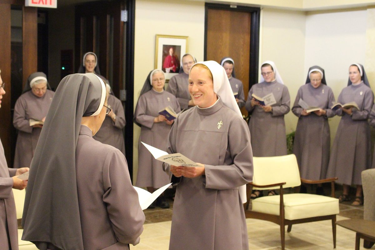 MarianSisters's tweet photo. Pray for our new novice, Sr. Faustina, as she begins the next stage of religious life. #religiouslife https://t.co/Tg17f15iDZ