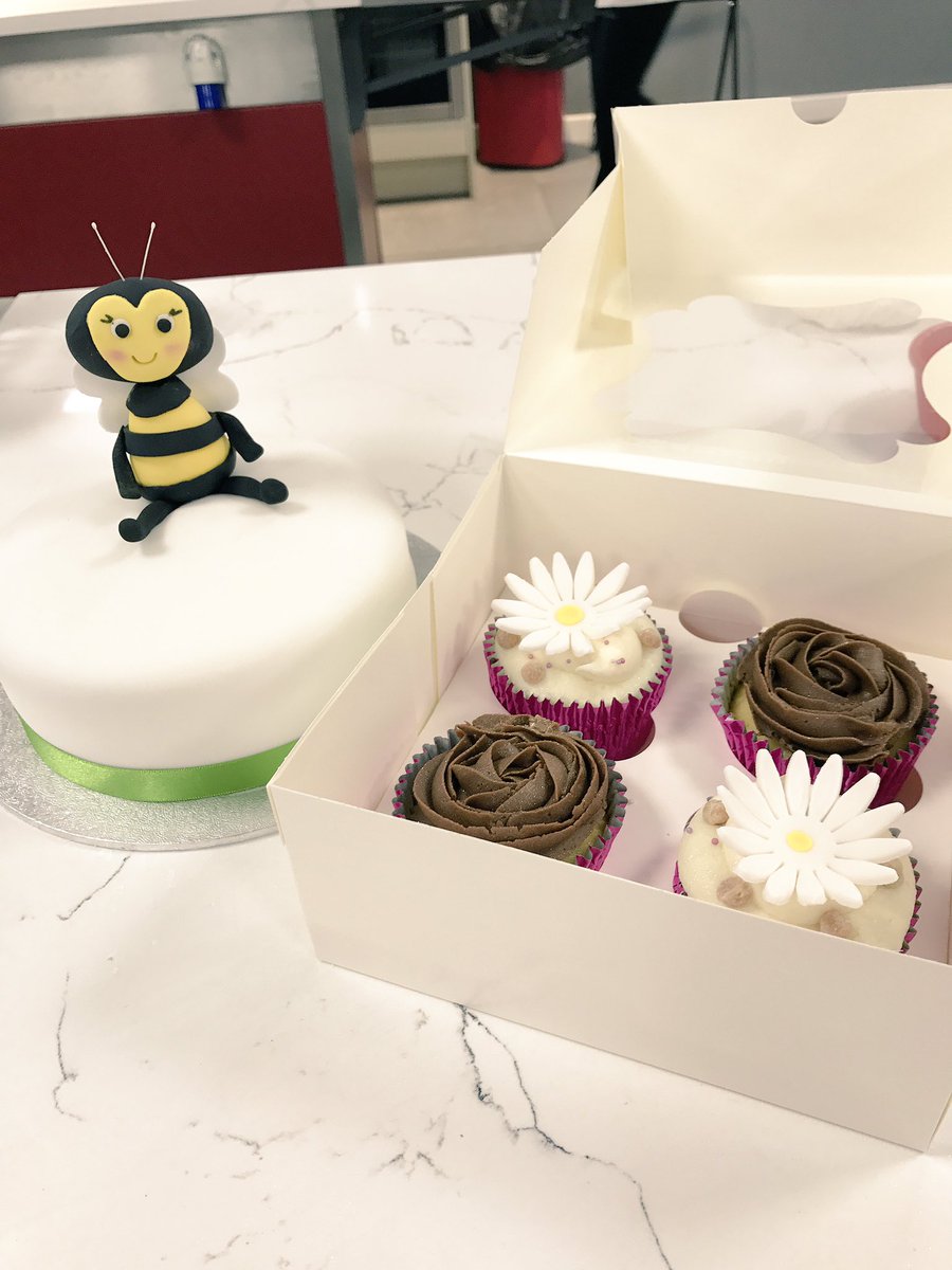 LaurenTregaskes's tweet photo. Hard day at work today @RenshawBaking - just call me Mary Berry #bakingmasterclass #cakedecoration #prodec https://t.co/wQIDe3zhH1