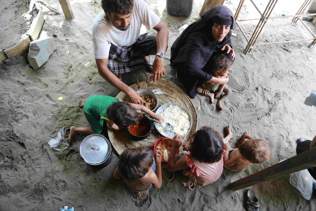 WFP_Arabic's tweet photo. تعاني الملايين من العائلات في #اليمن للعيش، حتى ان القليل من الأرز مع السمك اصبح من الوجبات التي نادراُ ما تتواجد على مائدة أغلب الأُسر. https://t.co/luitODp3Dz