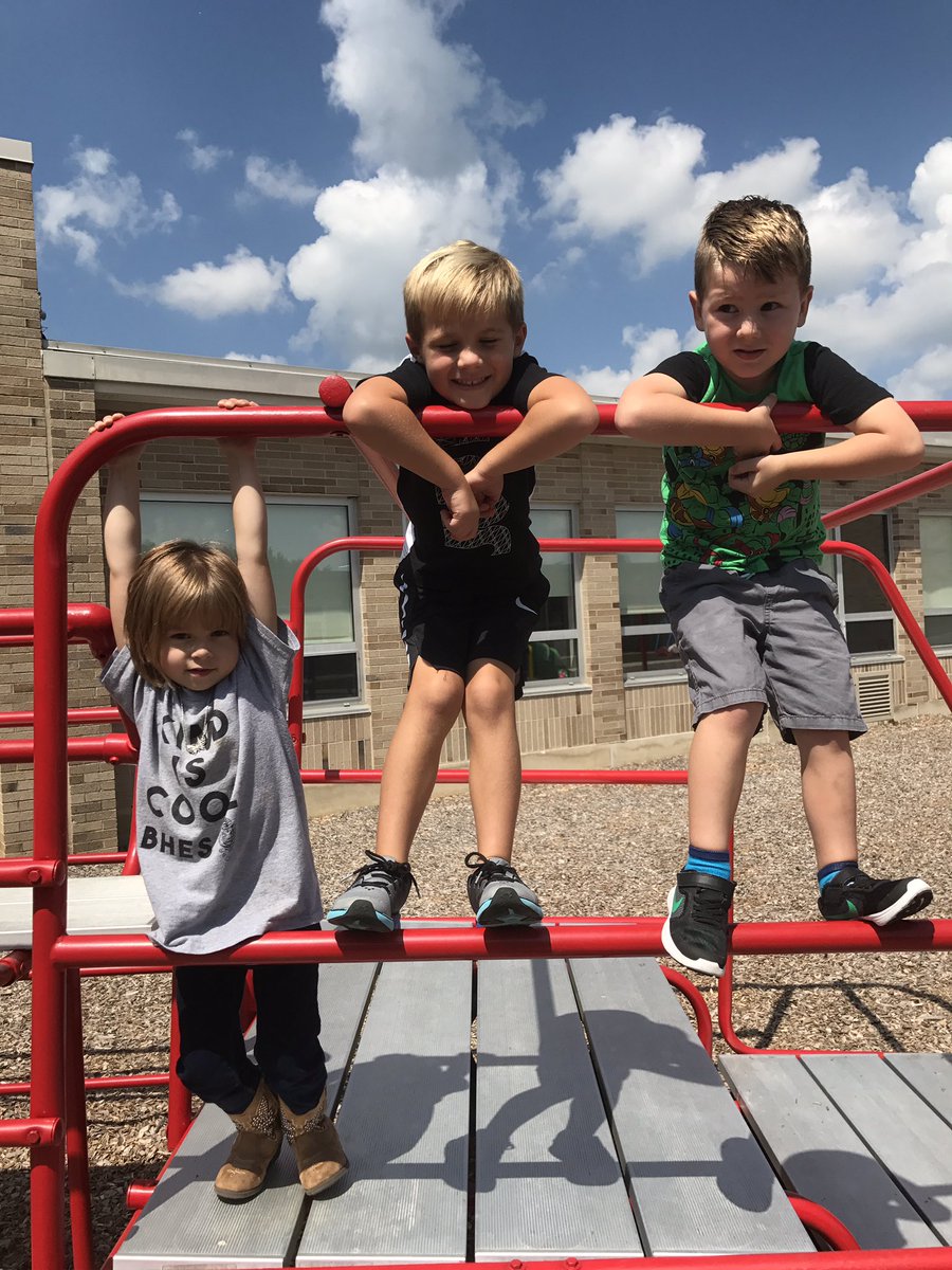 jaci_liechty91's tweet photo. Our afternoon preschool childcare kids are having a blast outside!  #BHES180daysoflearning https://t.co/LKcNuJmSWo