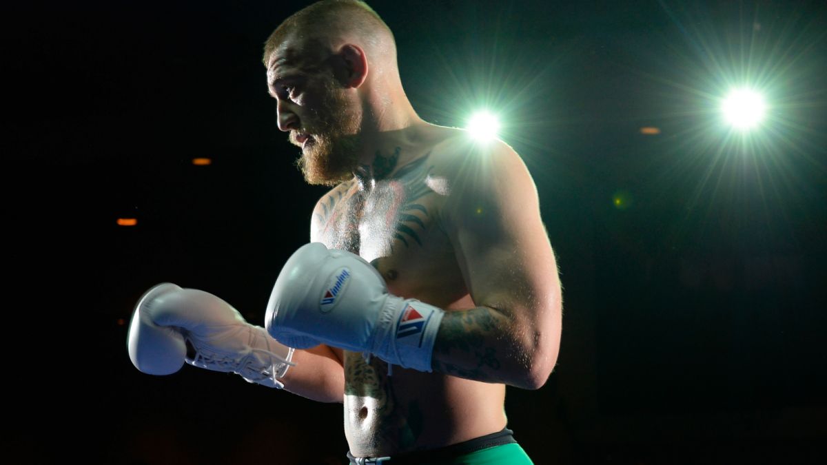 TheMacLife's tweet photo. BREAKING: Conor McGregor to officially fight Floyd Mayweather in 8-ounce gloves | https://t.co/MvYW7m3A7P https://t.co/Z7Funb4nJe
