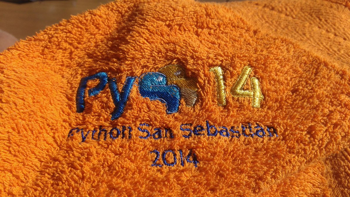 luispedrocoelho's tweet photo. @acpyss Still using my #pyss towel at the beach! All the best from the Portuguese coast. https://t.co/bPZEH4DkiI