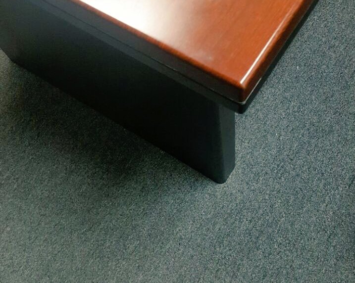 LaVerucas's tweet photo. Me dejaron la alfombra mas que nítida en la ofi, soy una empleada feliz 😇 https://t.co/QYMyy2NrCi
