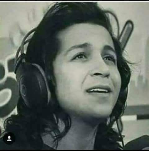 #بوي_ باند

معاكي هعيش الحياه ولا حاجه تبعدنا عن بعض
