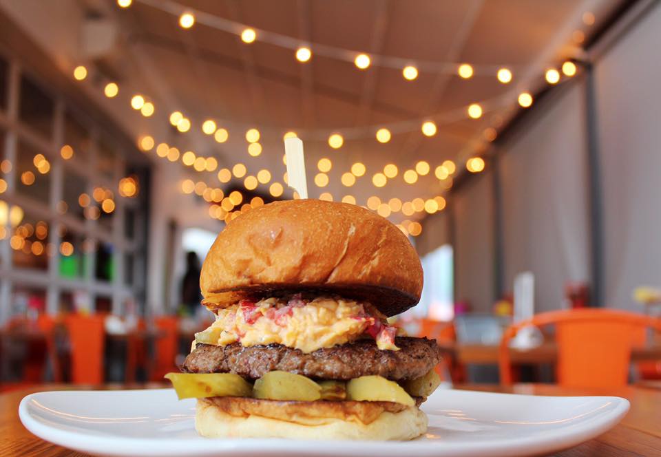 LittleRockCVB's tweet photo. Saving money doesn't have to be complicated. Order a burger or salad at @BigO_Midtown and get a #free #cheesedip or hummus. Easy. #DineLR https://t.co/89zF9uTYY9