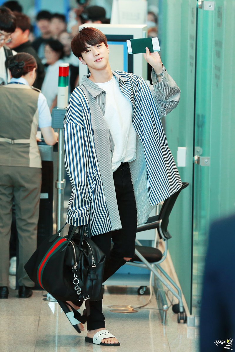 ₍₍ ᕕ(´ ω` )ᕗ⁾⁾ <a href="/BTS_twt/">방탄소년단</a> 

#방탄소년단 #석진 #진 #Jin