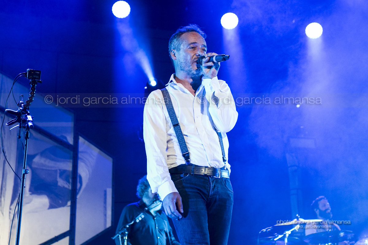 JordiGarciaA's tweet photo. TRIUNFO @loveoflesbian @PortaFerrada 16-8-2017 #portaferrada2017 #viulestiuasantfeliu #guixols @theprojectbcn @musicbusrecords📷@JordiGarciaA https://t.co/egKleuxKRS