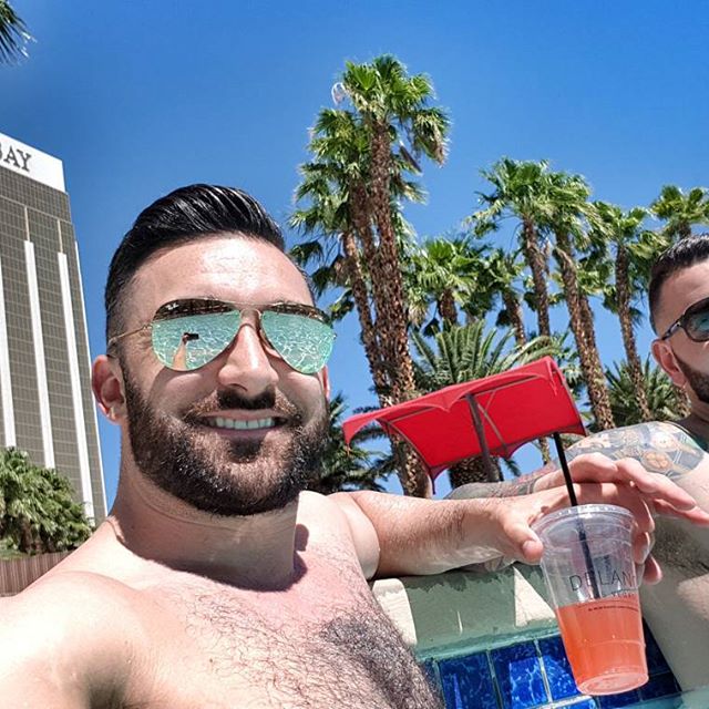 LeoBreak5's tweet photo. Selfie con mi hermano!!!
#Brother #Verano https://t.co/UNcH2Zlwps