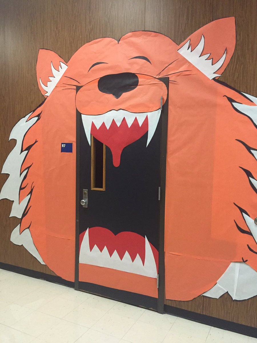 NorthRidgeFISD's tweet photo. Training, planning, playing, and decorating! The Frenship Way 🐯💙💛 https://t.co/rDY6OiHTYl