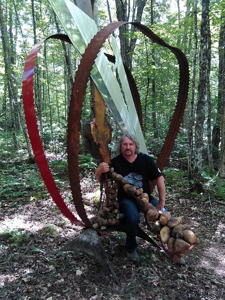 CacpMRC's tweet photo. L'artiste Denis Marceau participe au Symposium d'art in situ de Plaisance! @parcplaisance #outaouaisfun https://t.co/qEnsNBwscZ