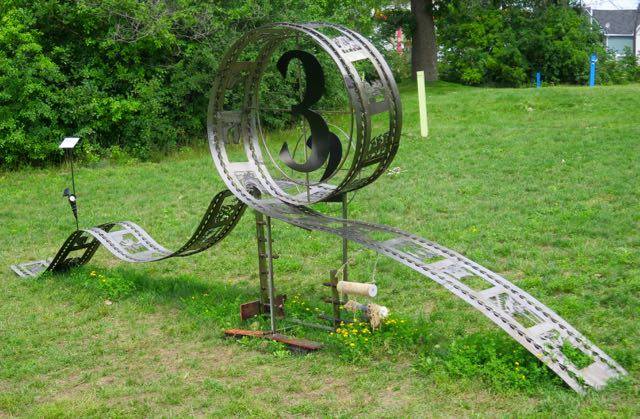 CacpMRC's tweet photo. L'artiste Denis Marceau participe au Symposium d'art in situ de Plaisance! @parcplaisance #outaouaisfun https://t.co/qEnsNBwscZ