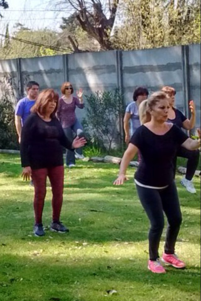 ssuchys's tweet photo. @bastatodo @almundo_ar @CopaAirlines #auletalmundo cuando tuve que reemplazar al profe de tai chi por primera vez https://t.co/F5gA29lxGs