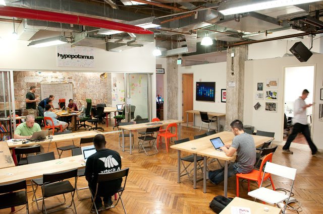 arrivelocalapp's tweet photo. Hard at work in the Atlanta office! #appnutty #appawards #mobileapp #Atlanta https://t.co/fs5MWlr6bC