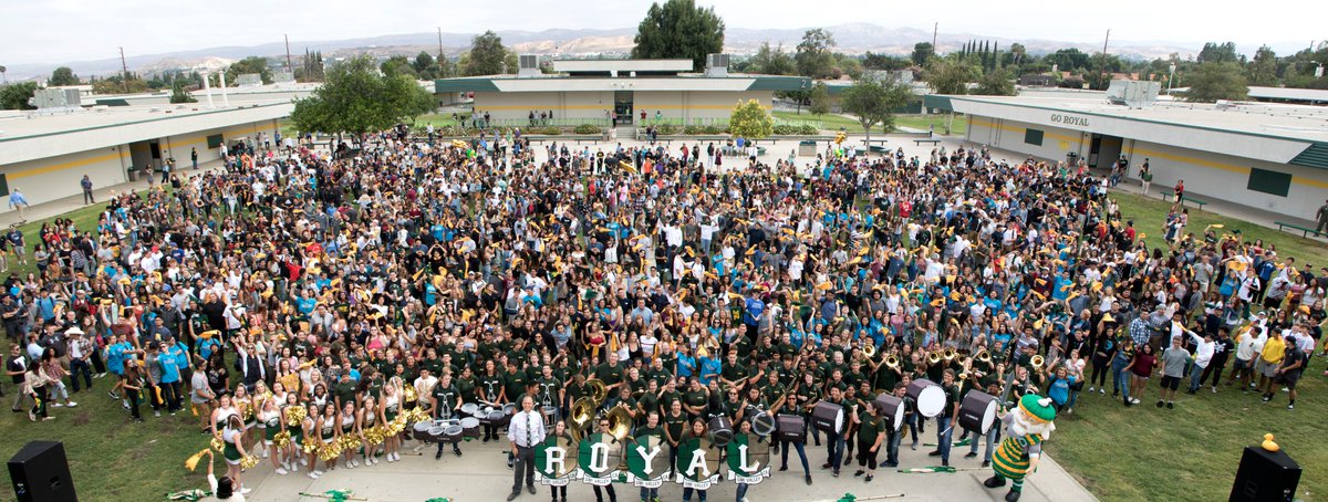 highlanderYB's tweet photo. Make it a great day, Royal High School! @TheRoyalHS @MrD_RHS @DobsonRHS @RoyalHSIB @royalhsband @bonnie_groove #simischoolsfirstday https://t.co/OgMbBsNNFk