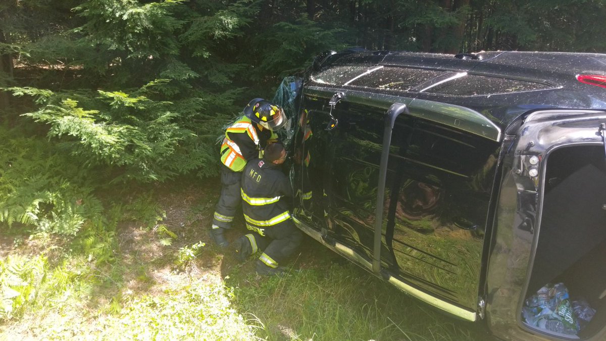 CatskillNews's tweet photo. ROLLOVER: One patient lightly injured in a rollover in Monticello on anawana Lake Road being transported by Hatzolah. https://t.co/SUo8dlvQY7