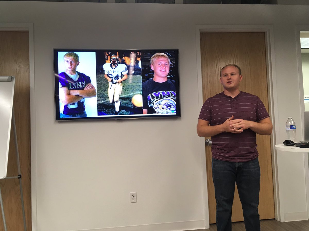 dsmwebgeeks's tweet photo. CSS grid and football with @jplhomer! Thanks @BlueCompass #dsmwebgeeks https://t.co/WKfQTyasgT