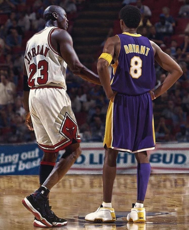 2nicecustoms's tweet photo. Your battery % is the chance you will meet MJ in your life. 100 minus that % is the chance you meet Kobe 📲 👀👇🏽 https://t.co/clnnFzFVOt