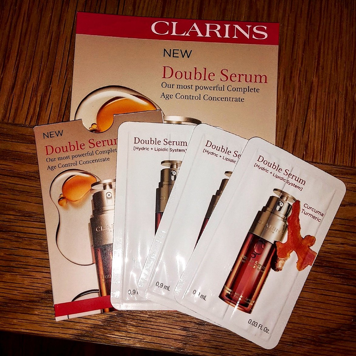 misslauracoates's tweet photo. Today I received these new @clarins_uk double serum samples. I can't wait to try this out 😍😊 #clarinsuk #clarins  #beautysample https://t.co/31q7KauGeO