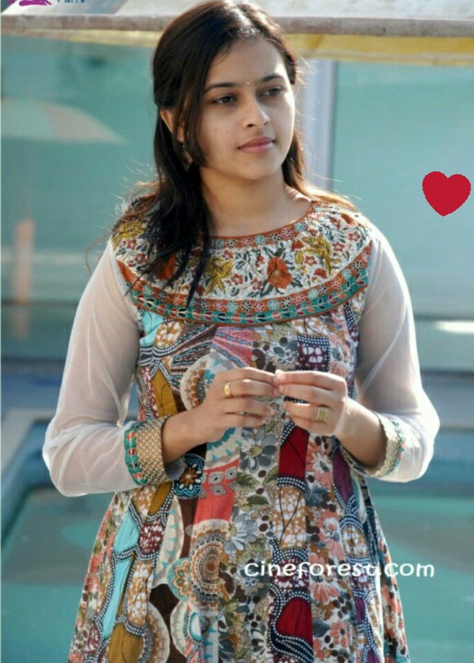 pradeep_cbi's tweet photo. #myTiny💌4my @SDsridivya 👑

உனக்காக🌸விழுவேன்
வலிஇருந்தும்❤சிரிப்பேன்
உன்காதுமடல்😘முத்தமிட
கால்கொலுசாய்💞சத்தமிட
வான்மதியை🌙உடைத்தே அணிசெய்வேன்✍ https://t.co/6oerLcaEvT