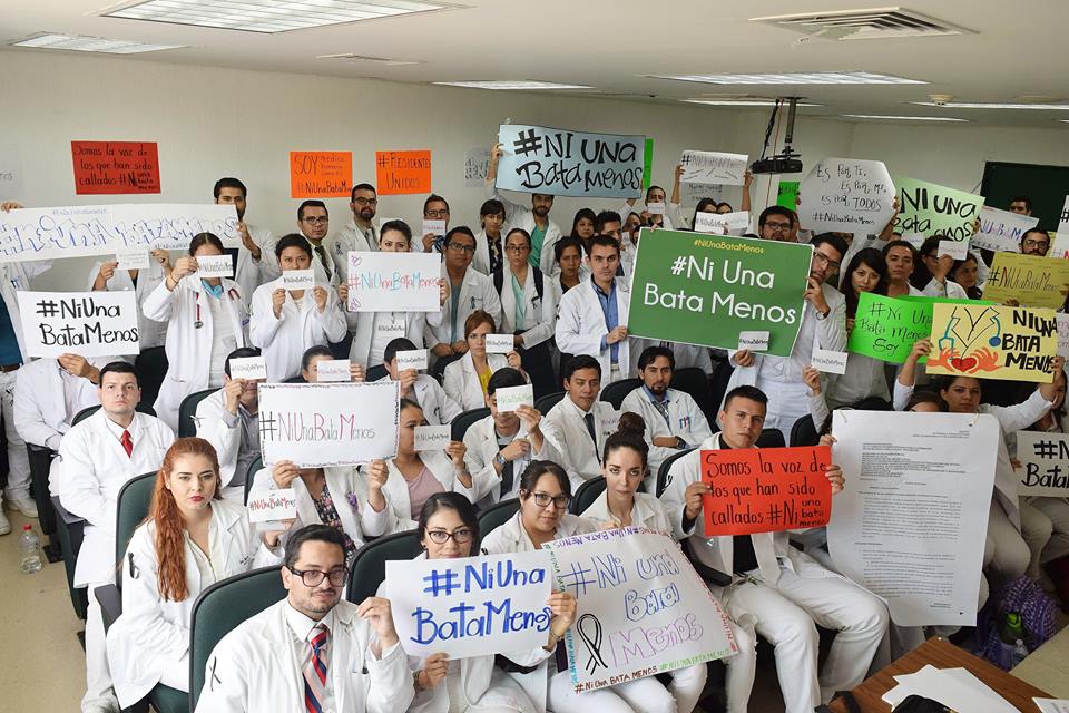 ZonaFrancaMX's tweet photo. Tras desaparición de doctora, médicos residentes exigen seguridad en plazas del servicio social: #NiUnaBataMenos

📲https://t.co/vaA9gnwg27 https://t.co/oug0k1FncD