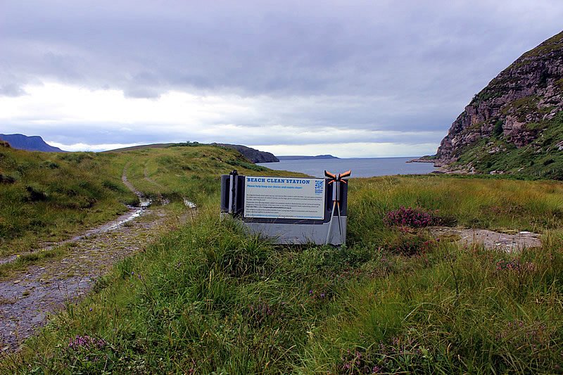 klondyker's tweet photo. 'Beach Clean Station' Dun Canna inviting visitors to help keep remote beach clean. Thanks Keanchulish  Estate, @KelticSeafare &amp; @sorcha78 https://t.co/hVK9HWBB6e