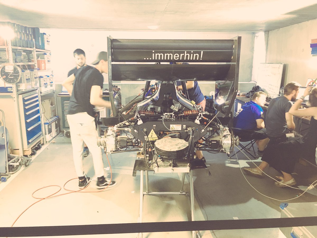 AKociok's tweet photo. Car prepping for #FSH2017 #tracksideClub @EcurieAix https://t.co/8uyysxe6qt