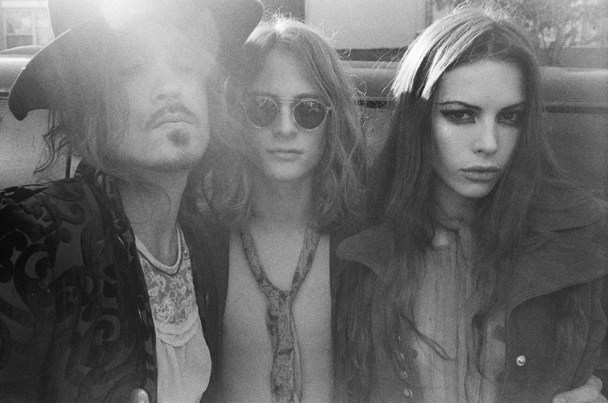 Sunflares
.
.
.
#UniTheBand #ChimeraMusic #NewYork #NewMusic #PhotoOfTheDay #RockNRollStyle #GlamRock #BlackAndWhite #ListenToThis