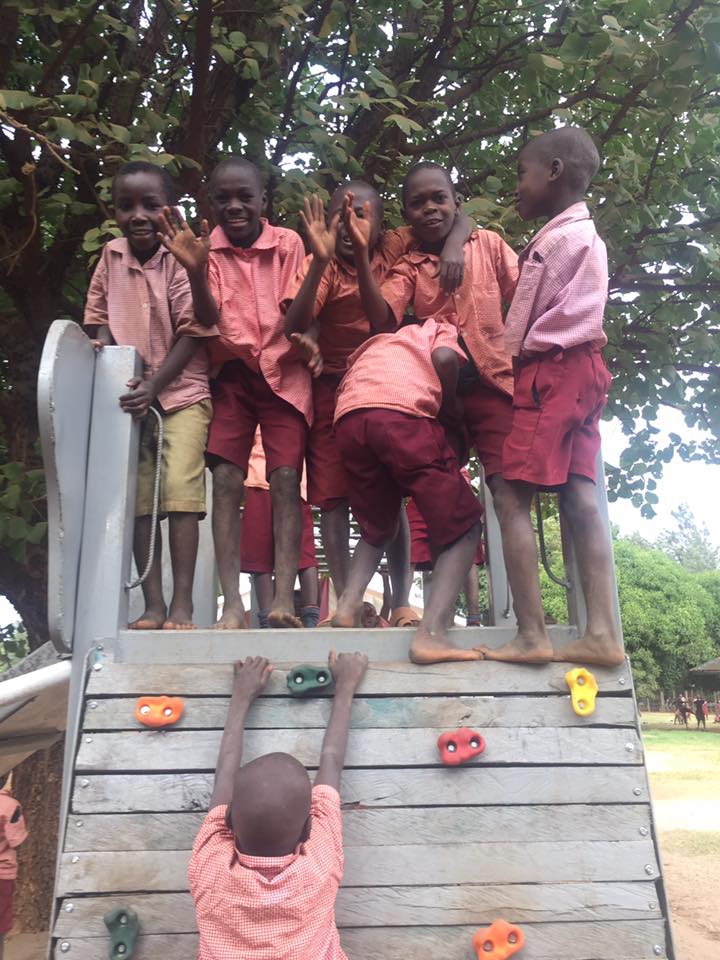 each1feed1's tweet photo. Thank you #TeamKenya2017 &amp; our supporters at #Each1feed1 for this amazing jungle gym for the kids at Excellent Academy School! #kidsbekids https://t.co/Muv7eBzPn4