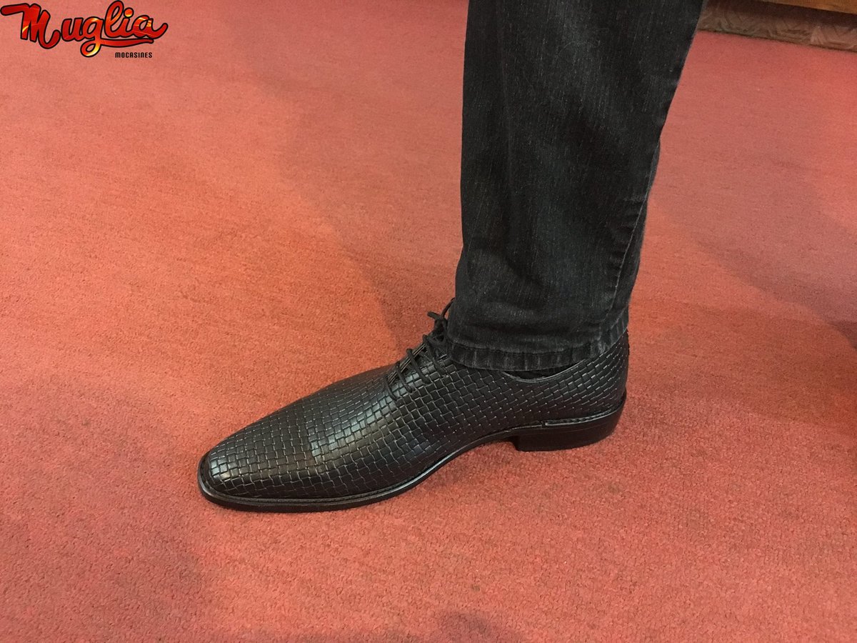 CarlosEsnaola's tweet photo. #EXCELSOS Zapatos Trenzados by @mugliamocasines #ESNAOLA! #Vintage #DJ #Music #Shoes #Fashion #Radio #Host https://t.co/uj5UkeNu3u https://t.co/k2fj7Oa78F
