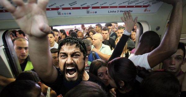 AltairCedillo's tweet photo. #YoNoMeSuboAlMetroPorque necesito ser todo un comandante como @jairpereira16 para salir sin ningún rasguño. https://t.co/NFqduPpnYD
