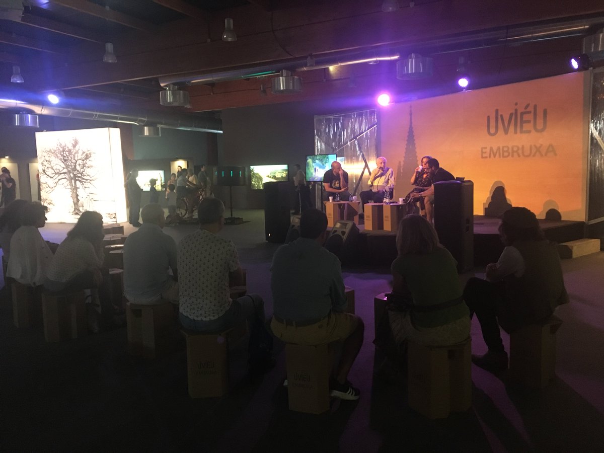 uvieuembruxa's tweet photo. Celebrando el día de Europa en #UviéuEmbruxa con un encuentro sobre el Camino Primitivo. #61Fidma https://t.co/jtpHNL1hN5