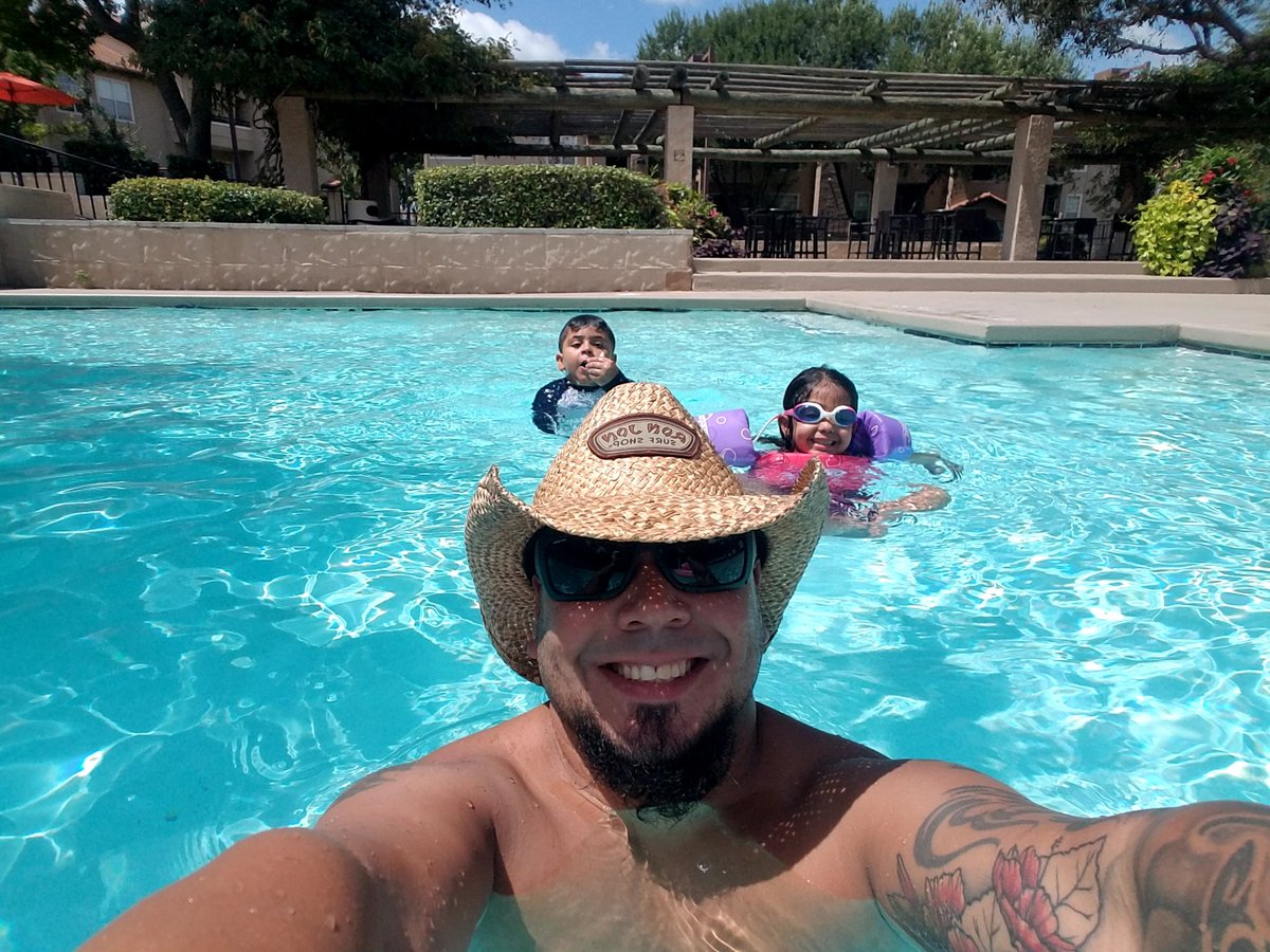EarlyLearnWill's tweet photo. Pool Time with the kiddos
#CentralSummerFun
#selfiebingo https://t.co/JfCLZAAuIk