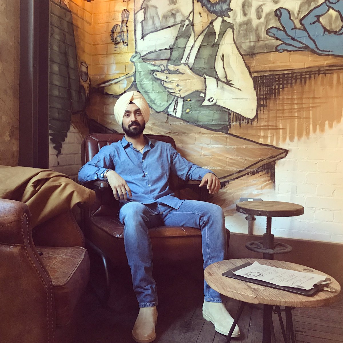 diljitdosanjh's tweet photo. Apne Augan Fol Kise De Foli Na... 🙏 https://t.co/mqu9ks7Oy2