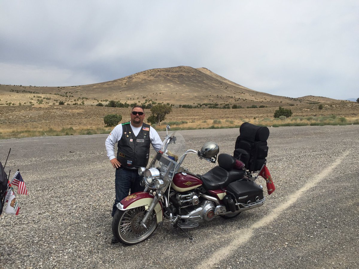 ATRannals's tweet photo. Middle of nowhere, NV. Beautiful day of riding!  Almost caught up to the #LegacyRun2017 #RoadTrip2017 https://t.co/2Jxj7dcHkQ