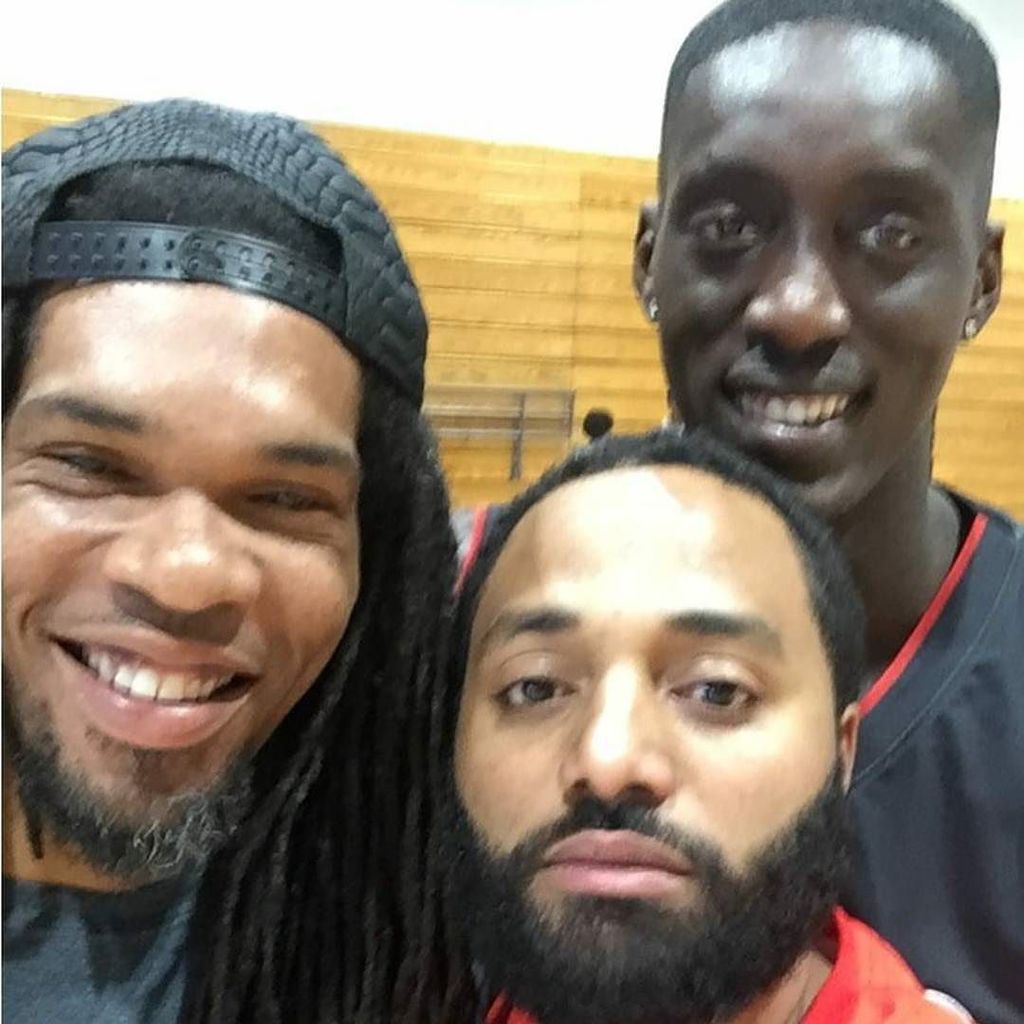 EleateSports's tweet photo. Back like we never left!! #EleateFamily
.
.
#Eleate #JustHoop #NBAeLEAte #TonySnell #MarvinLea #ClintParks #SkillsAcademy #CPSA #JaamalFran… https://t.co/NRzPQ43yU3