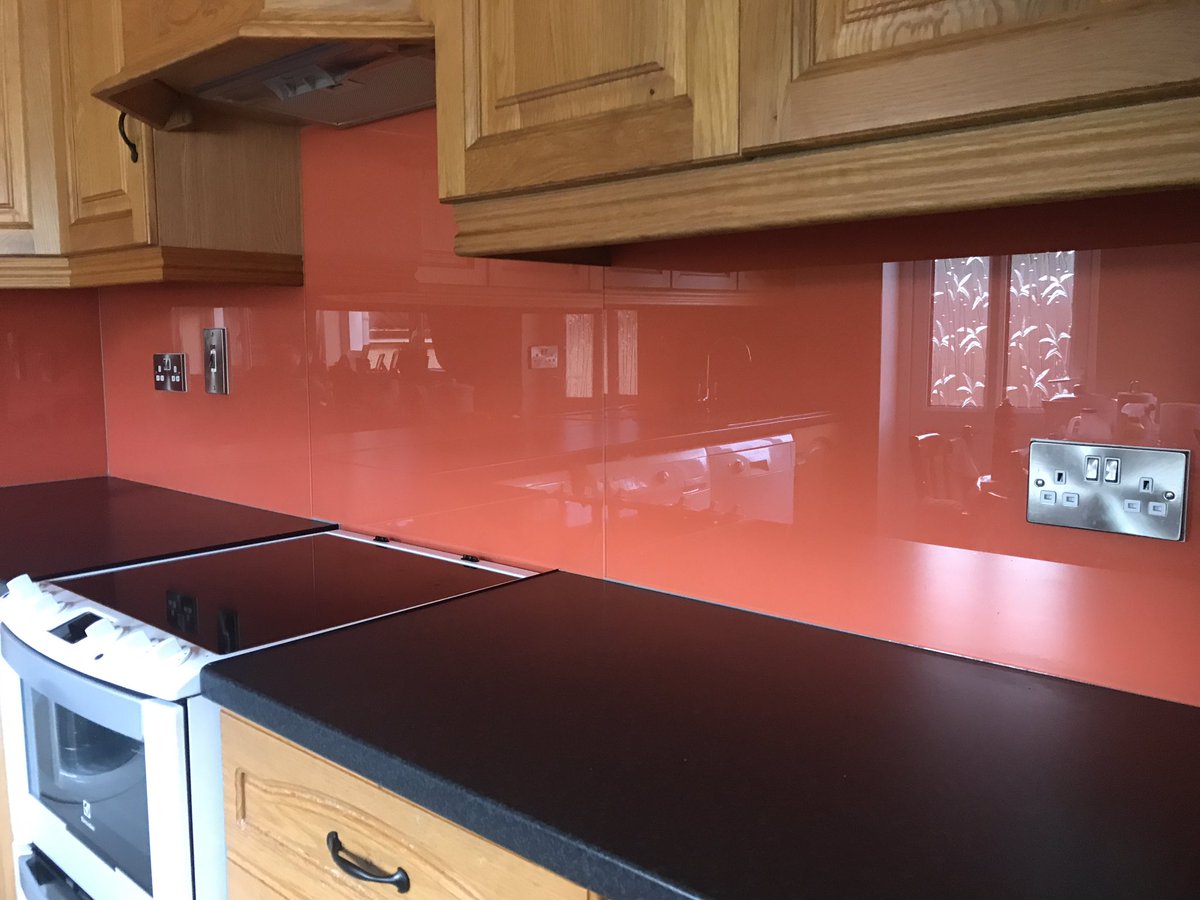 GlassAdvanced's tweet image. Glass Splashbacks Over Tiles, Simple to clean &amp;amp; Looks GREAT. Free Quotation: 087 - 8701597