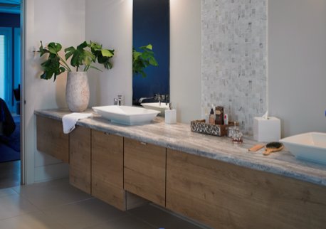 FormicaGroup's tweet photo. @KBtribechat Blue-Gray colors mixed with weathered wood, like our Planked Urban Oak Formica® Laminate, a perfect relaxed beach vibe! #kbtribechat https://t.co/ijQHDeC408
