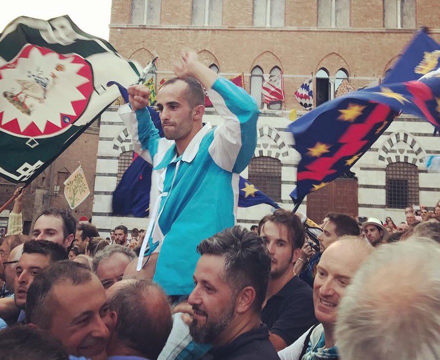 Congratulations to Onda, winners of the August 2017 Palio. Carlo Sanna "Brigante", triumphant after riding Porto Alabe to victory
<a href="/are_ari/">are!c</a>