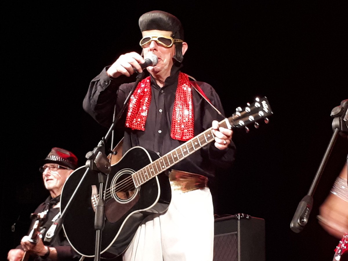 theemmabritton's tweet photo. The closest I've ever been to 'the King' ... #Elvis40 https://t.co/mkerBCYkB1
