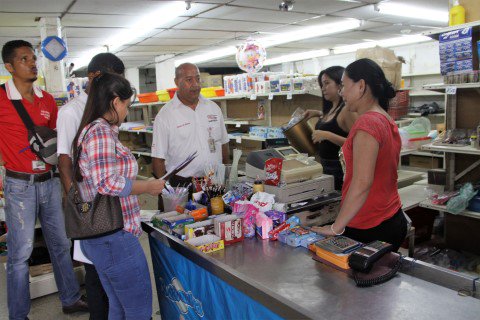 DIMCI_Bermudez's tweet photo. SUMAT INSPECCIONA Y CIERRA ESTABLECIMIENTOS COMERCIALES #CARÚPANO @JulioRPSUV #UnaGestiónParaElPueblo @NicolasMaduro https://t.co/QGobVx92ql https://t.co/JkW2BGrVp7