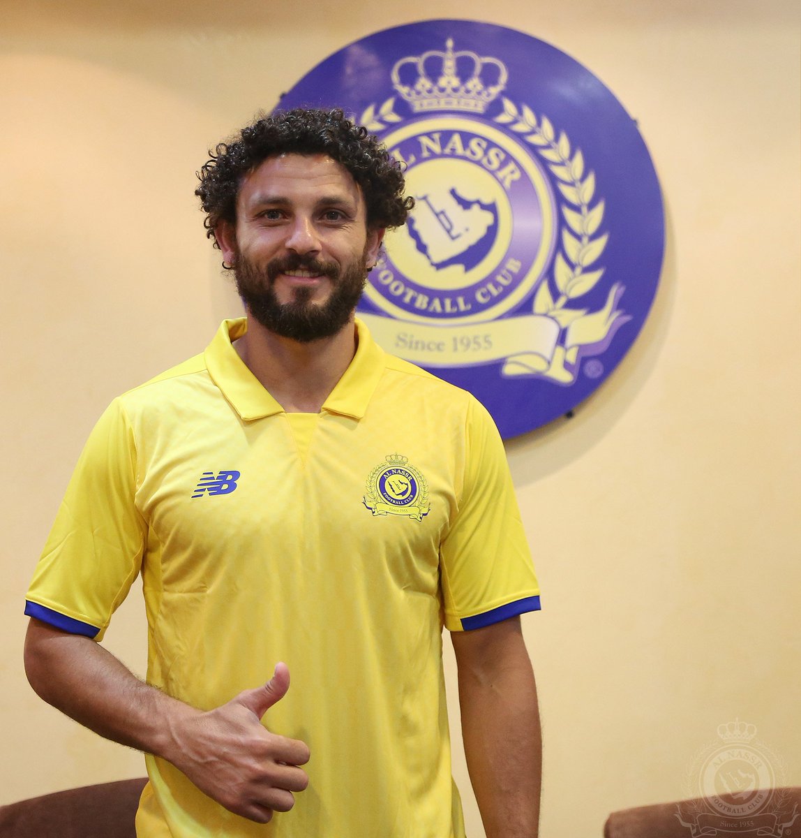 AlNassrFC's tweet photo. #النصر يوقع رسمياً مع القائد المصري الكابتن #حسام_غالي لمدة عام .
#معاك_يانصر https://t.co/xse80zD5xg