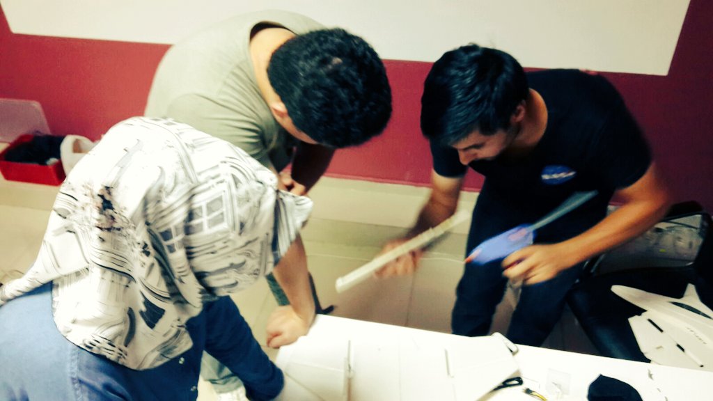 urfastem's tweet photo. Urfa STEM ekibi Uçak modelleme/tasarım eğitimini tamamladı. Çok yakında Uçak Modelleme Atölyemizle öğrencilerimizle birlikte olacağız. https://t.co/4ziA2RPVaA