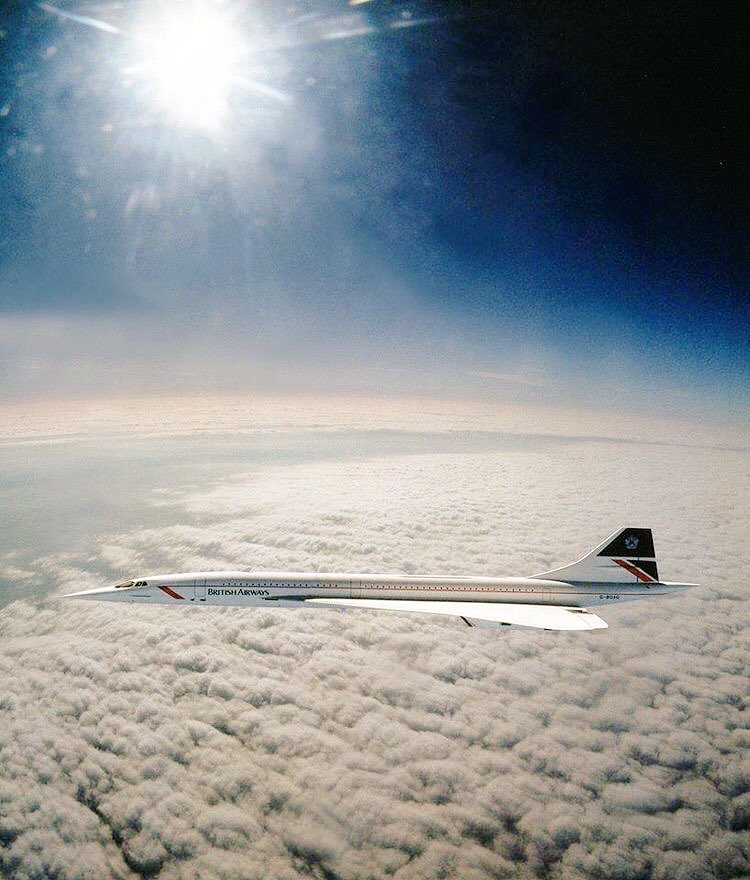 Aviationdailyy's tweet photo. The only picture ever taken of #Concorde flying at Mach 2 
(1350 mph) https://t.co/VXBoQt8ENb