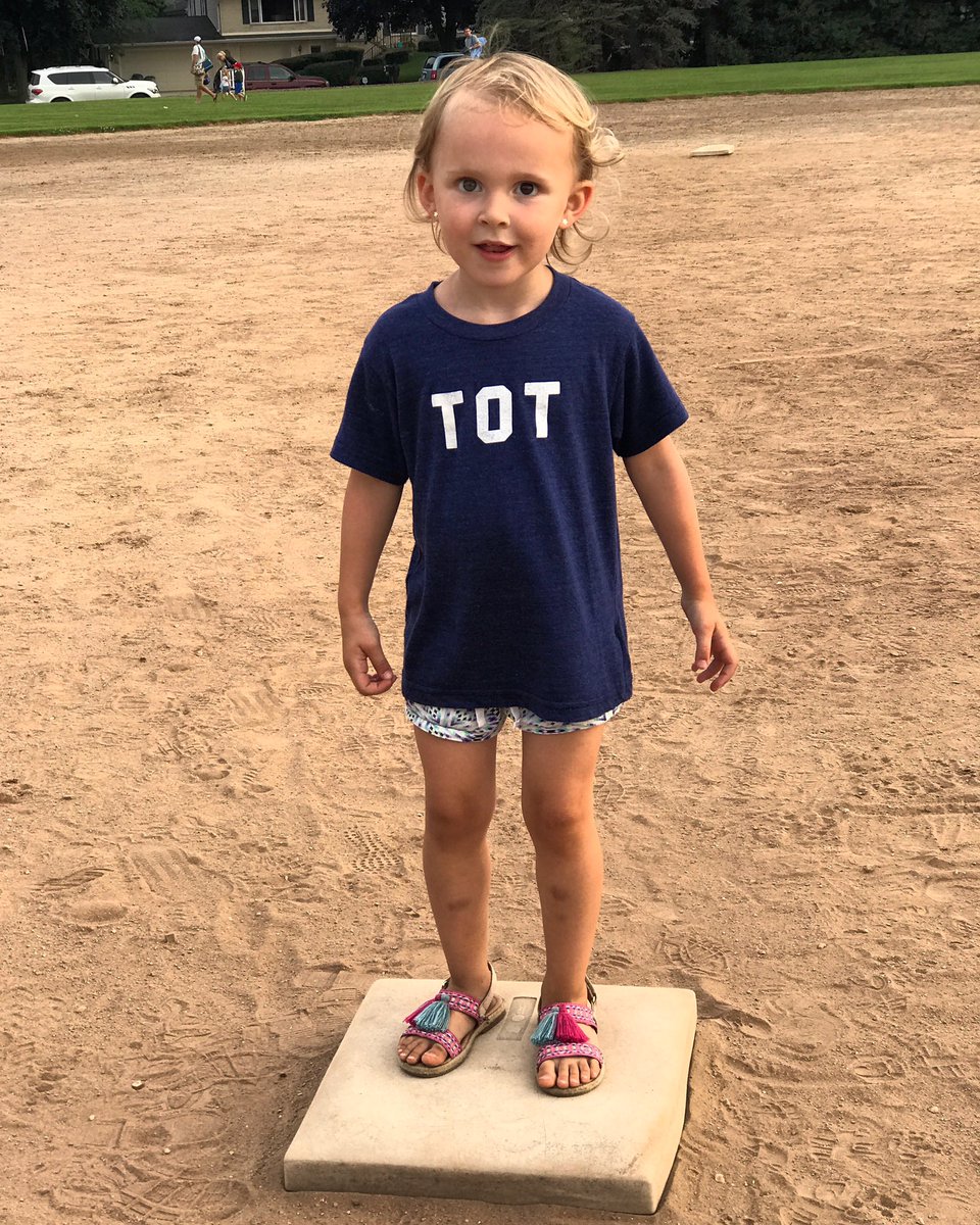 DanielJohnFitz's tweet photo. Wrong sport young tot, but I like the fire! 🔥😏#EvaFlorence 🏀🎾🏐⚽️ @muathletics @MarquetteWBB @MUWomensSoccer @MarquetteWTEN @MarquetteVB https://t.co/MJ3krdUcQN