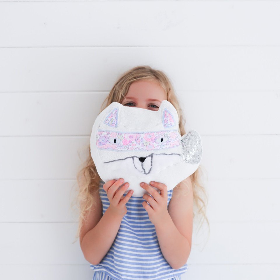 FlowertopiaLdn's tweet photo. One of those days, where I just feel like hiding behind a little arctic fox. #foxcushion https://t.co/lYjKL66InX #handmadehour #silversequin https://t.co/1pYxJNeKu0