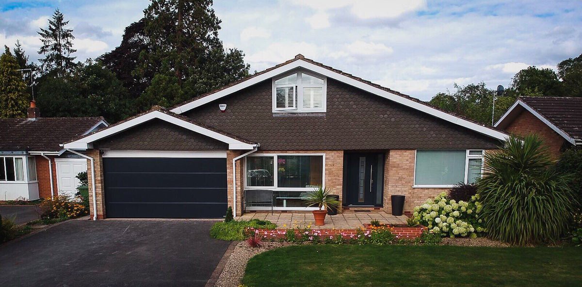 asdoors's tweet photo. Long but productive day today! A stunning transformation! Two Hörmann products installed in Barford, Warwickshire. Both in Anthracite Grey! https://t.co/moXJJ9j6lL