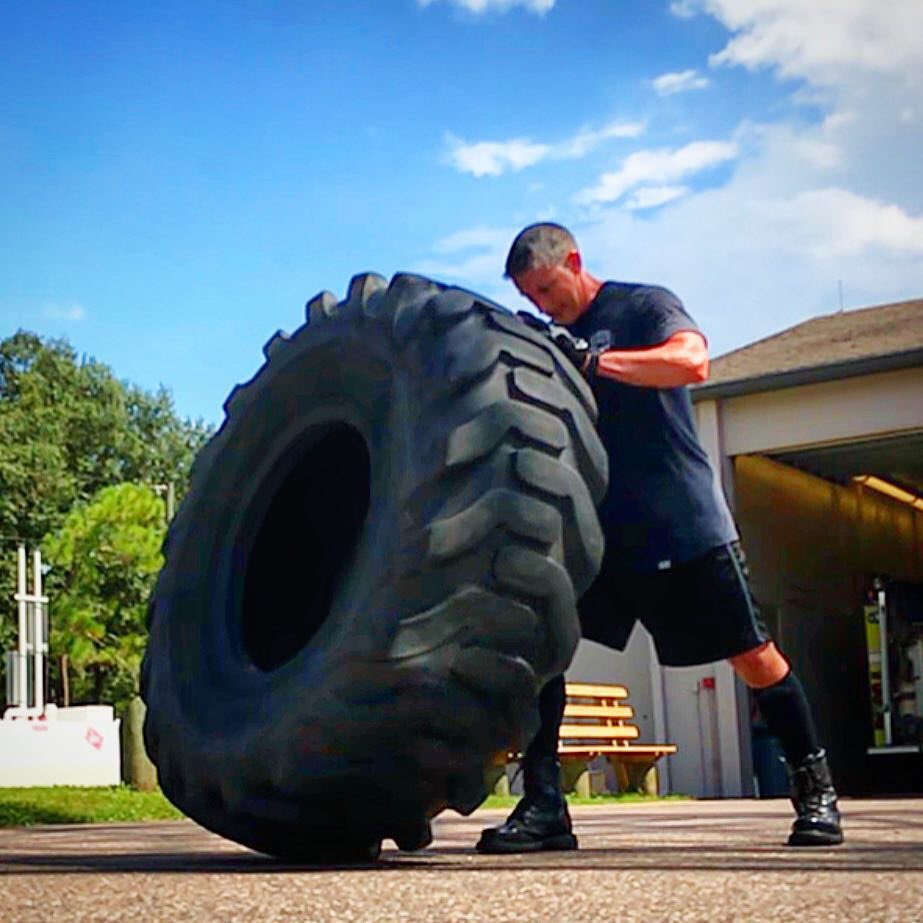 We all get a little tired 😜🚜
@runningmuddy sporting our #MojoSocks during his workout 💪🏼
#mojo #compressionsocks #strength